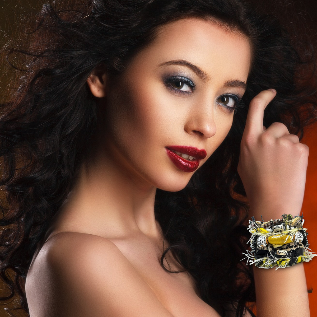 The Golden Shadow - Mogambo African Beads Whispering Wind Cuff